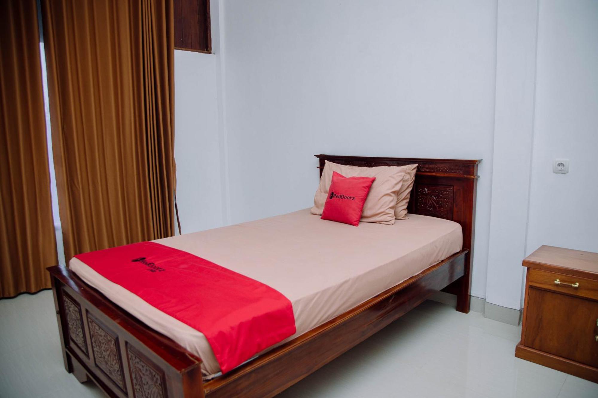 Reddoorz At Villa Bukit Senyum Lombok Kuripan  Exterior photo