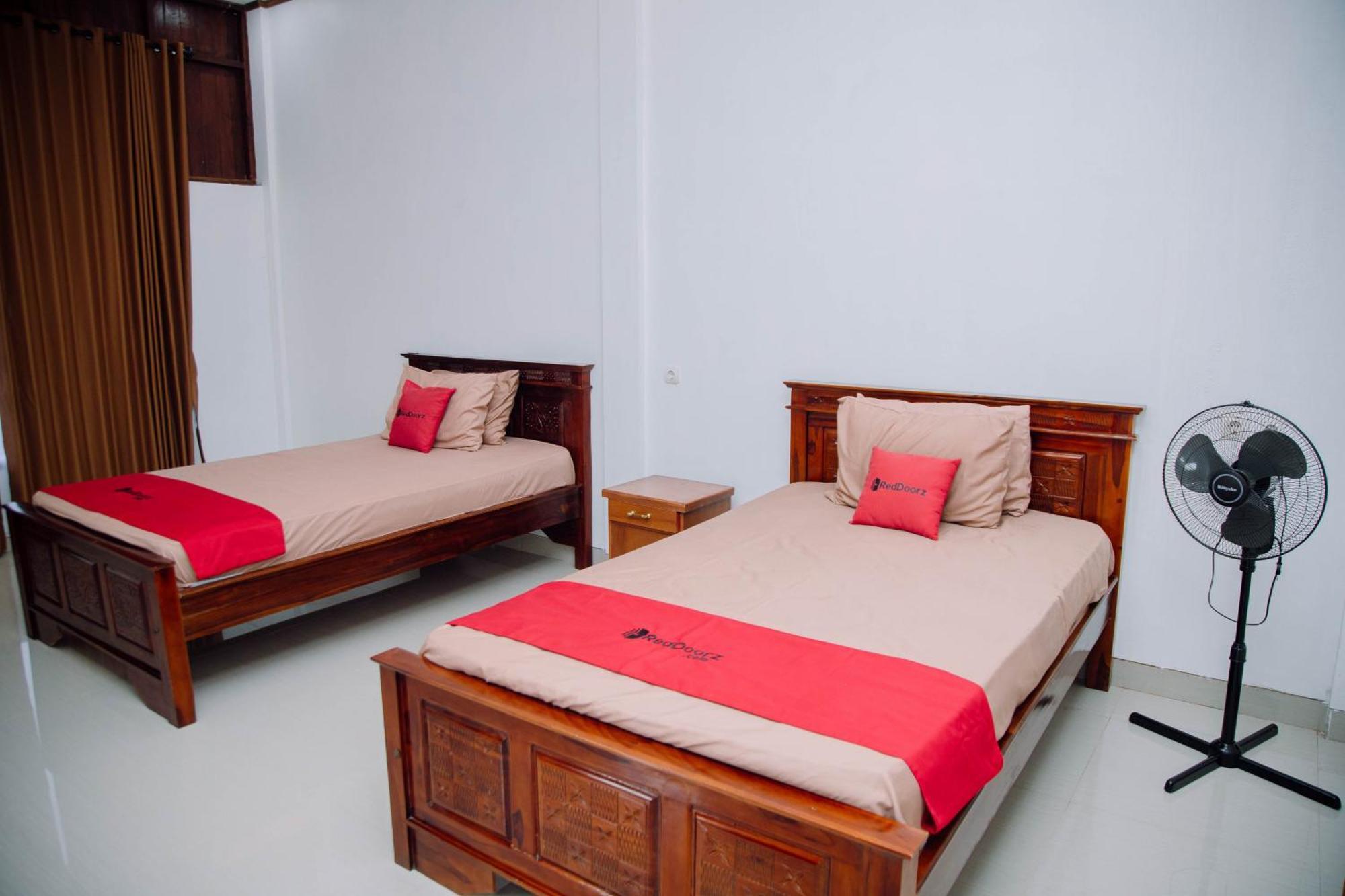 Reddoorz At Villa Bukit Senyum Lombok Kuripan  Exterior photo