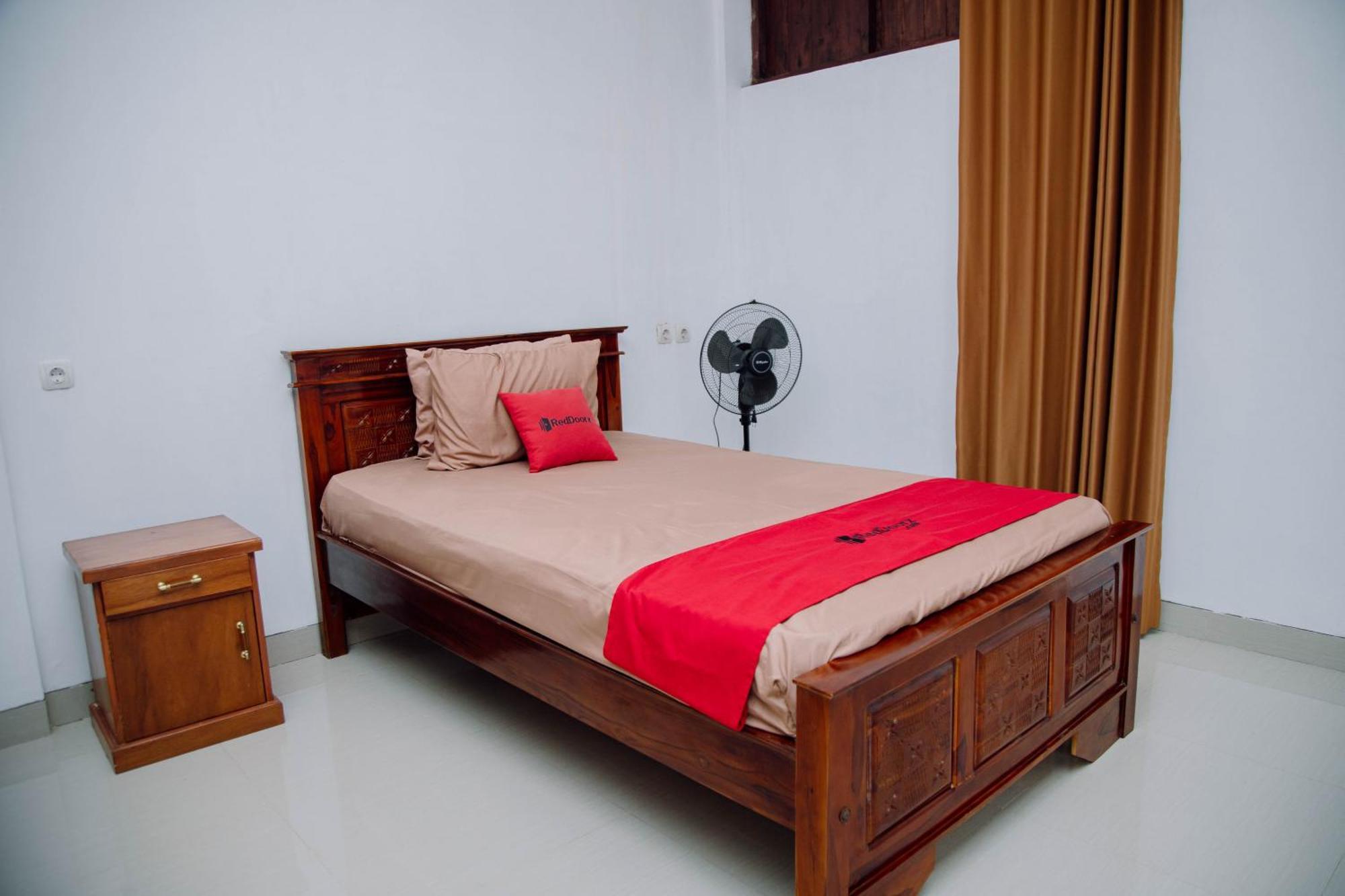 Reddoorz At Villa Bukit Senyum Lombok Kuripan  Exterior photo