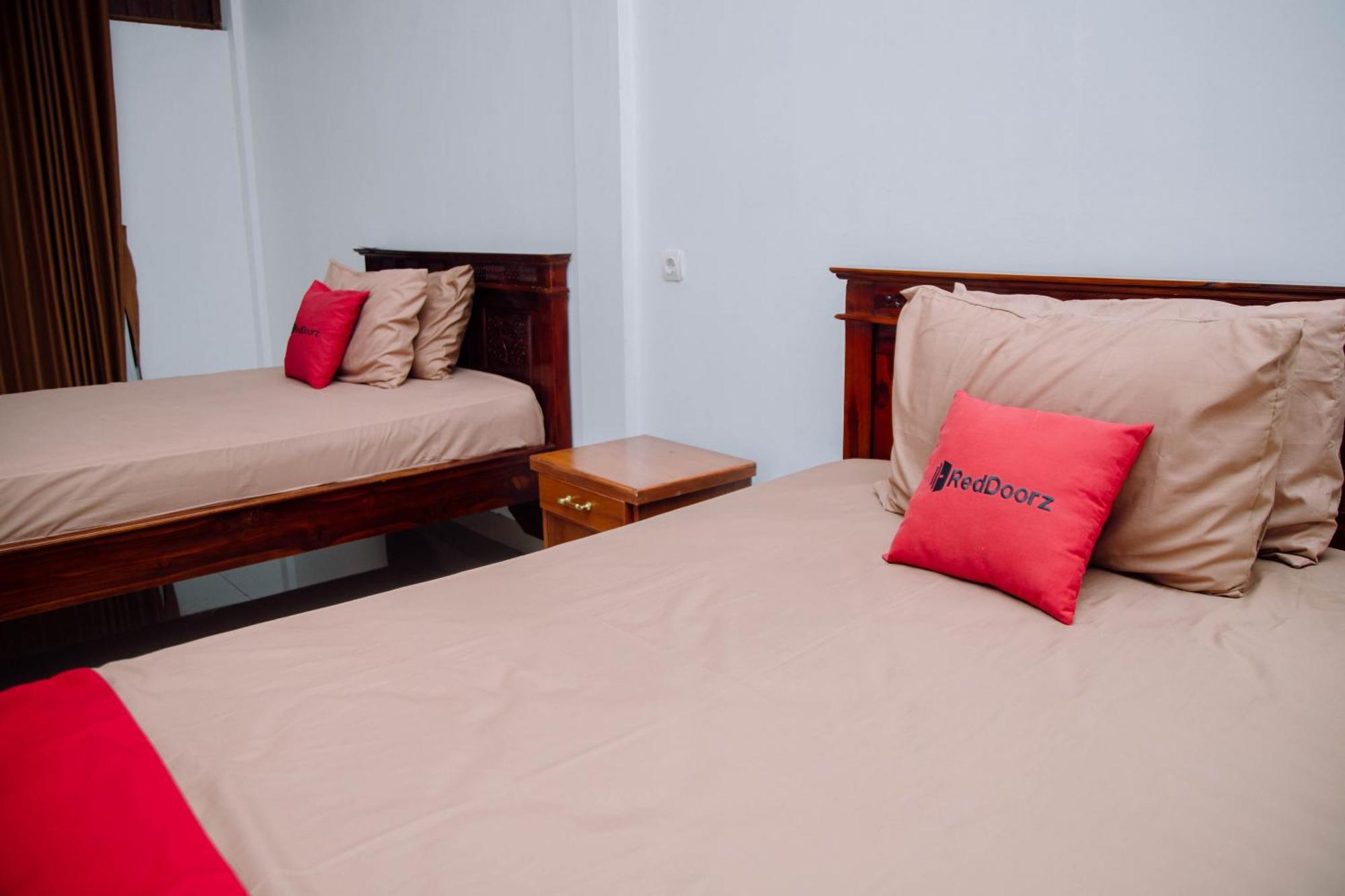 Reddoorz At Villa Bukit Senyum Lombok Kuripan  Exterior photo