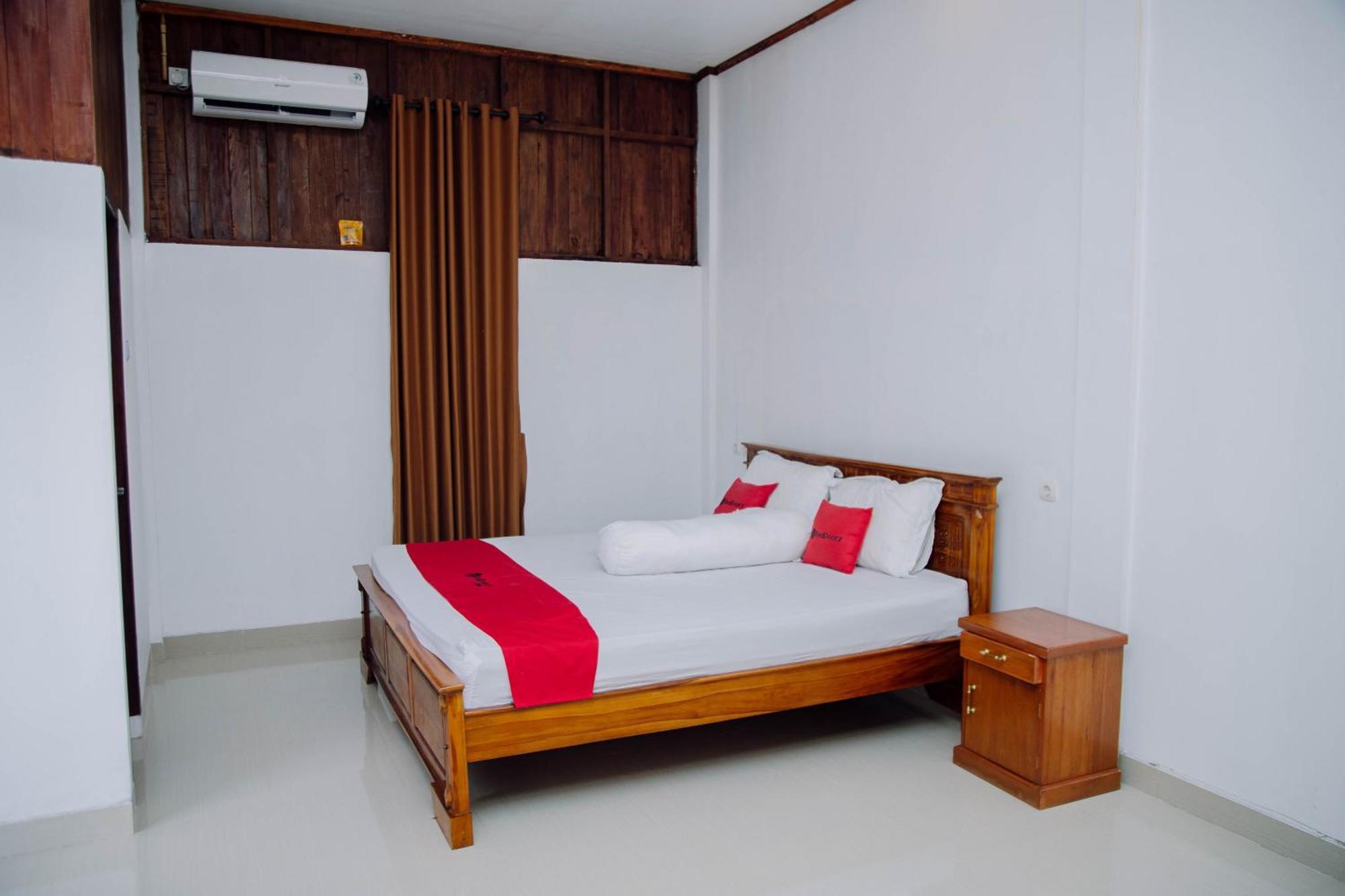 Reddoorz At Villa Bukit Senyum Lombok Kuripan  Exterior photo
