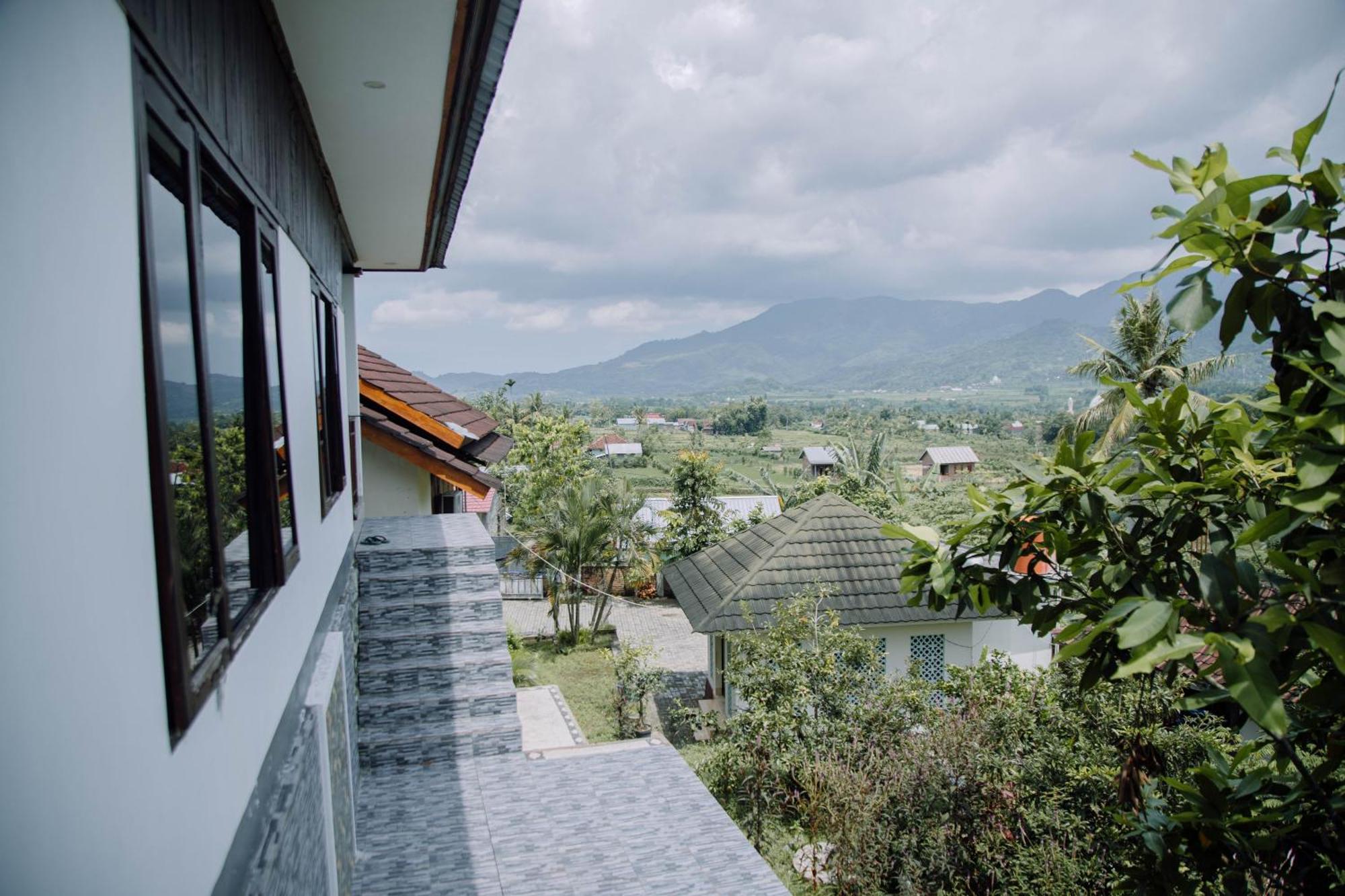Reddoorz At Villa Bukit Senyum Lombok Kuripan  Exterior photo