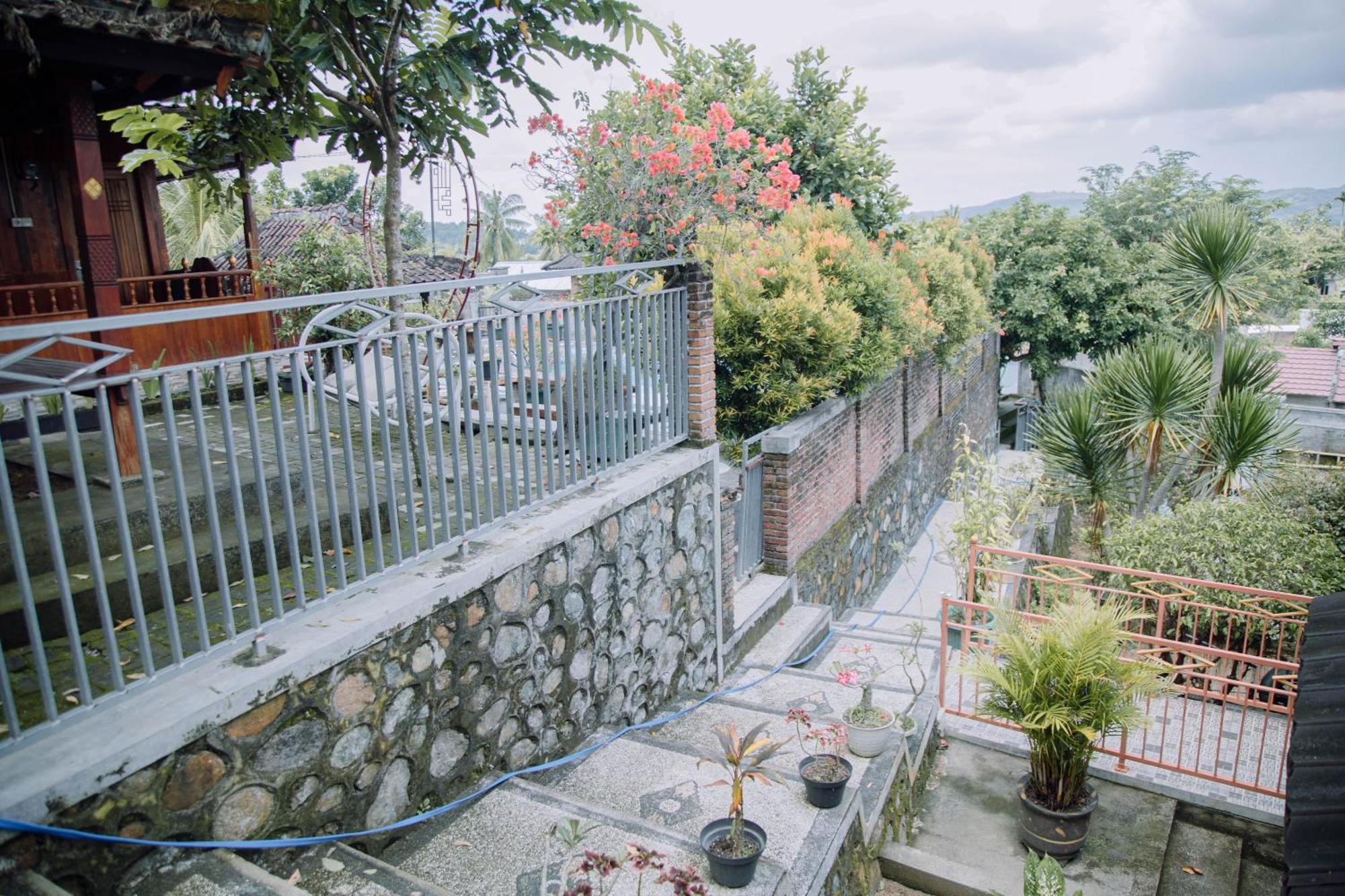 Reddoorz At Villa Bukit Senyum Lombok Kuripan  Exterior photo