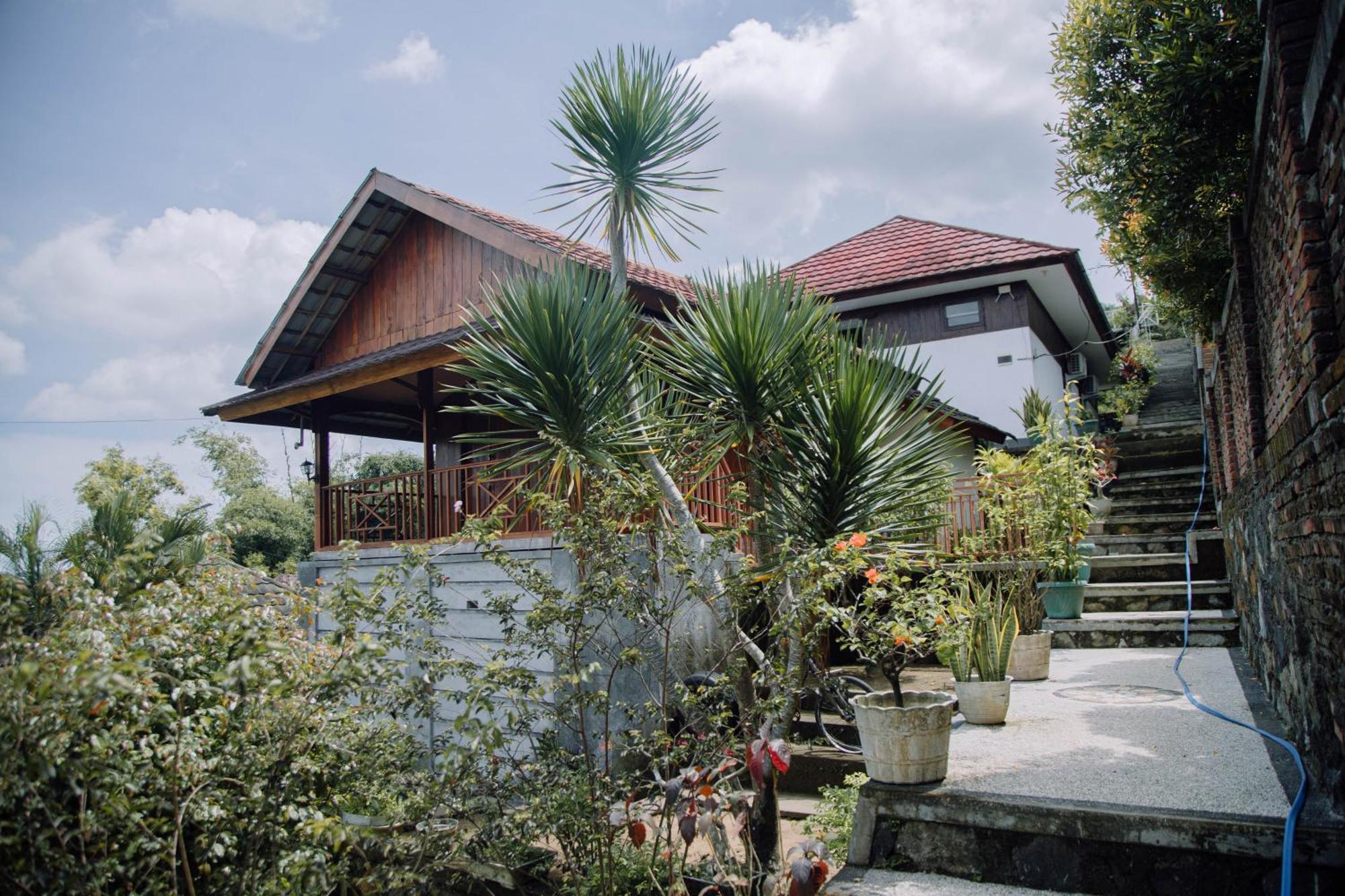 Reddoorz At Villa Bukit Senyum Lombok Kuripan  Exterior photo